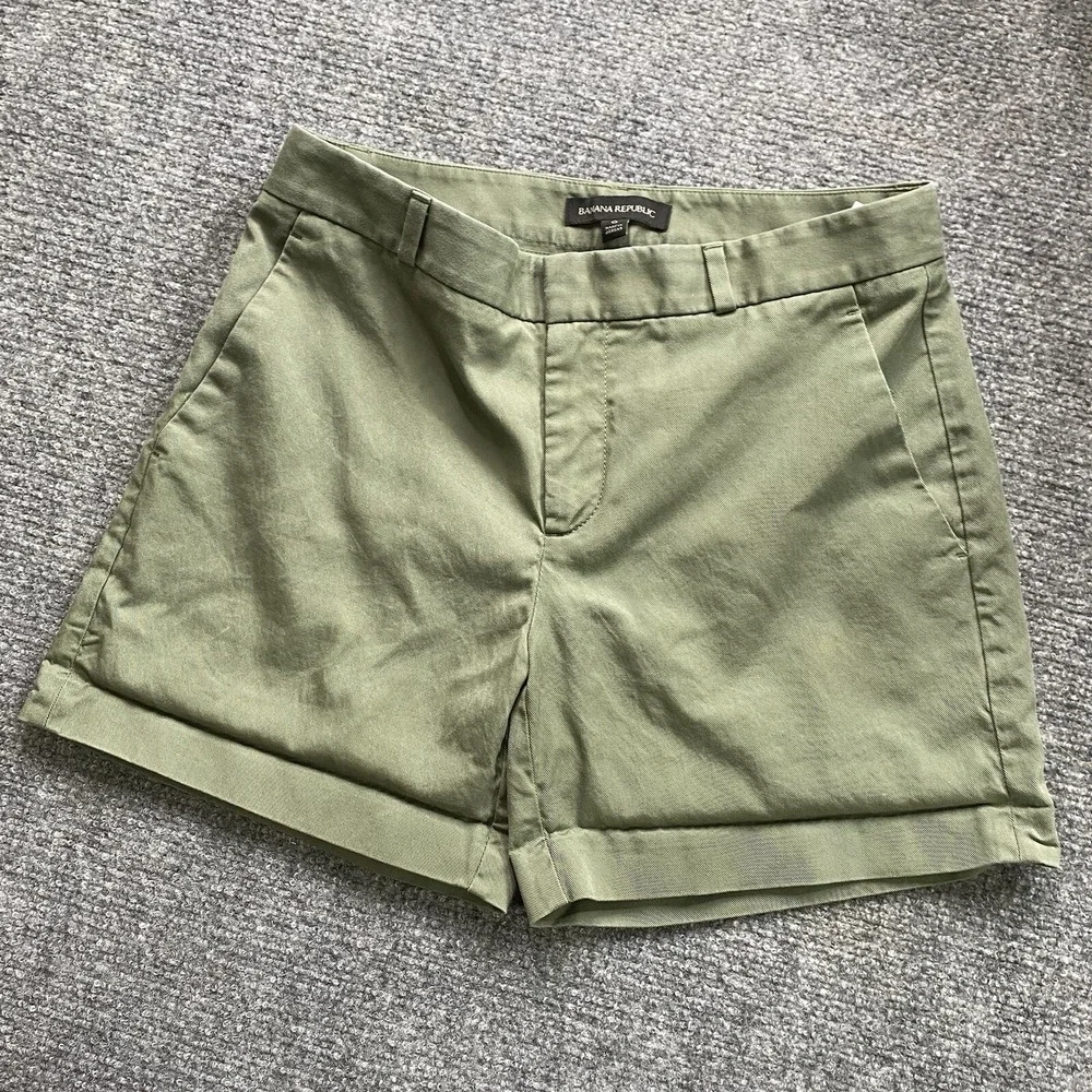 Banana Republic‎ Shorts Womens 0 Olive Chino Preppy Shortie Timeless Minimalist
